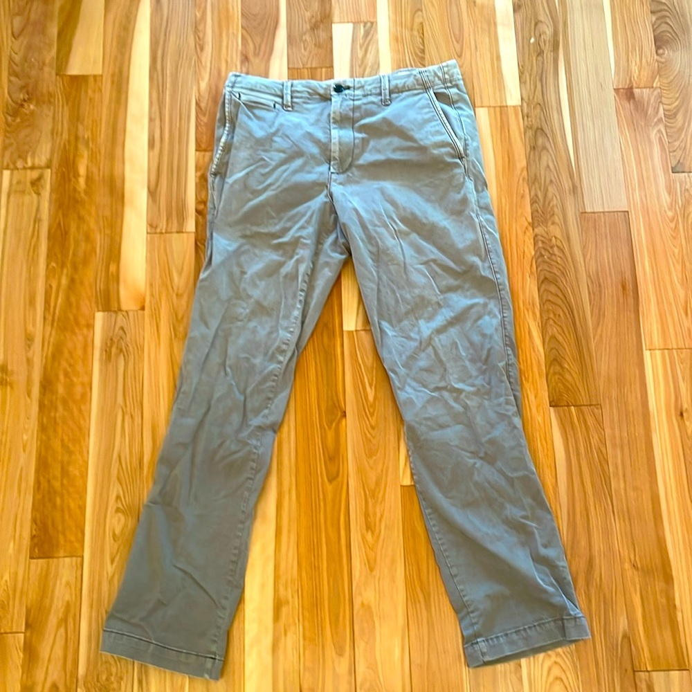 Gap Men’s Essential Khaki